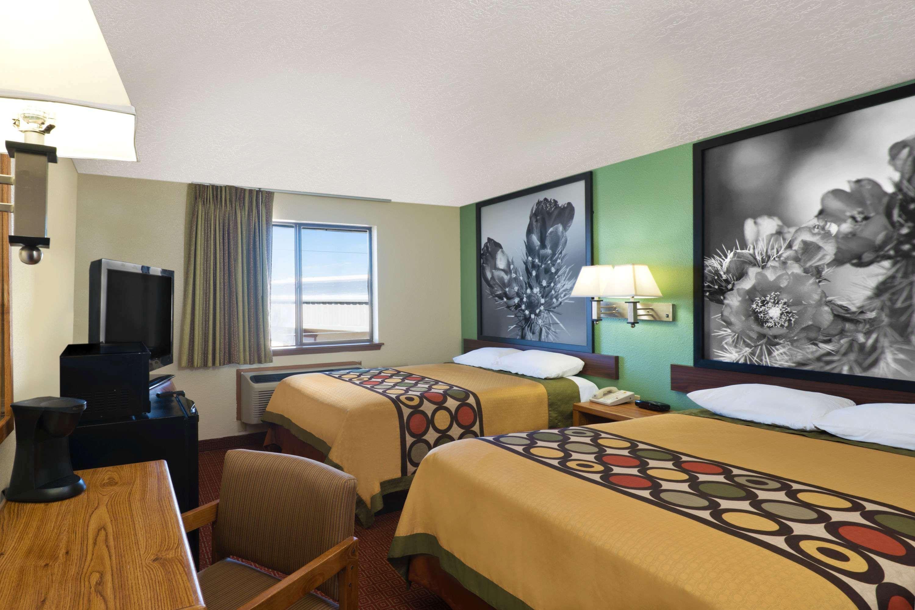 Hotel Super 8 By Wyndham - White Sands 2*