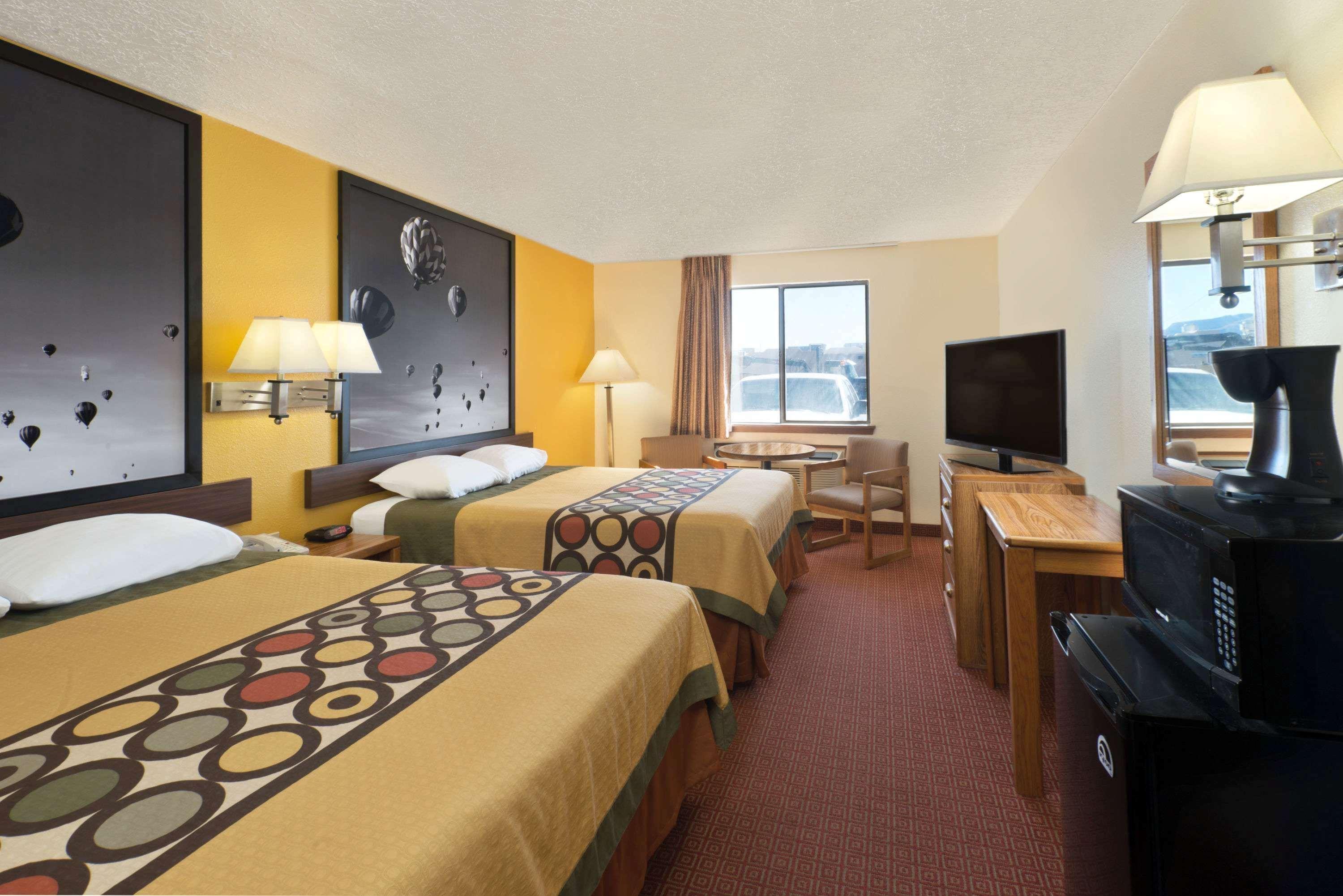 Super 8 By Wyndham - White Sands Hotel 2*