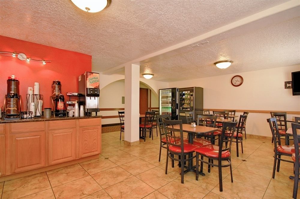 Super 8 By Wyndham - White Sands 2*