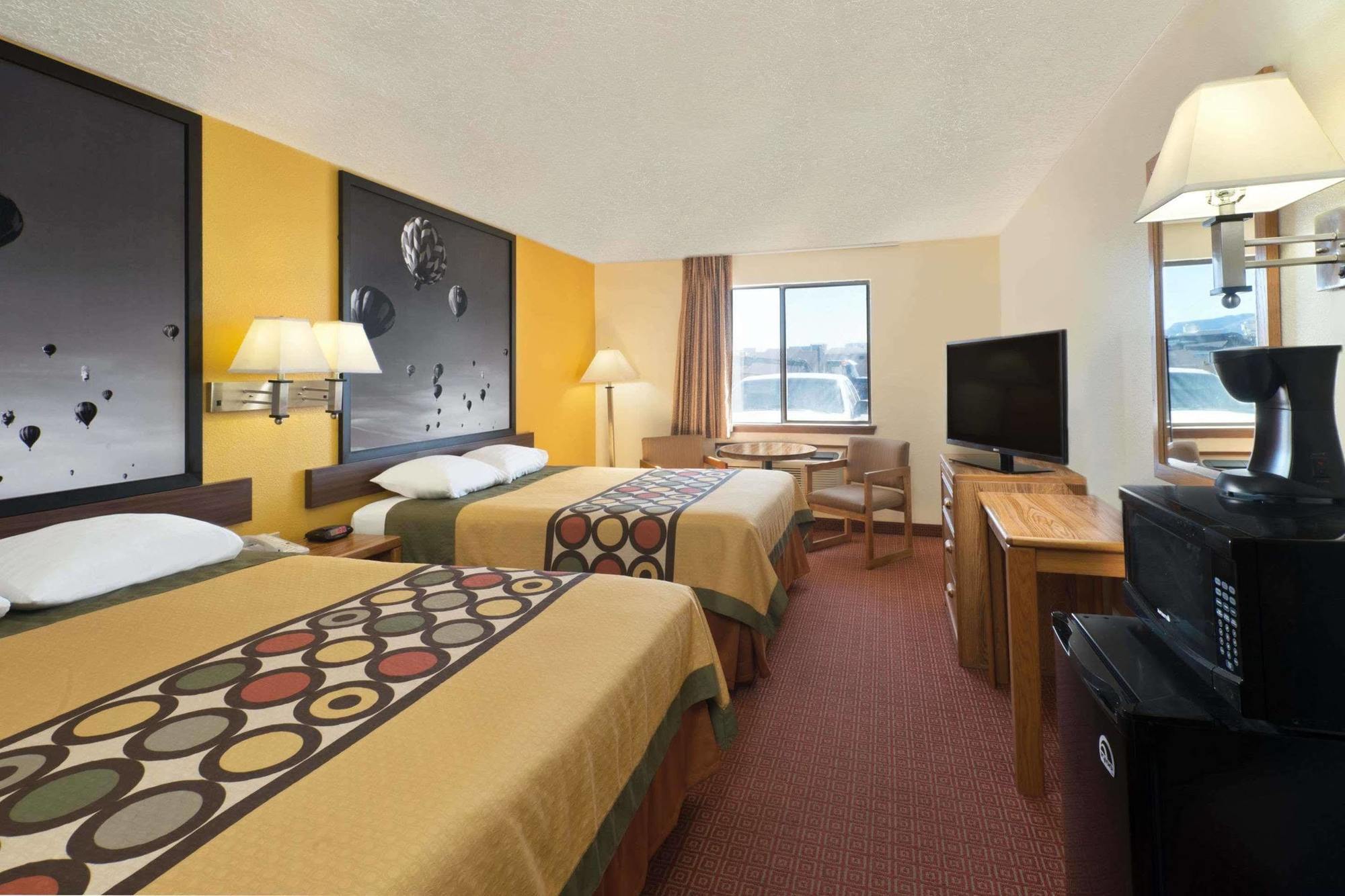 Super 8 By Wyndham - White Sands Hotel