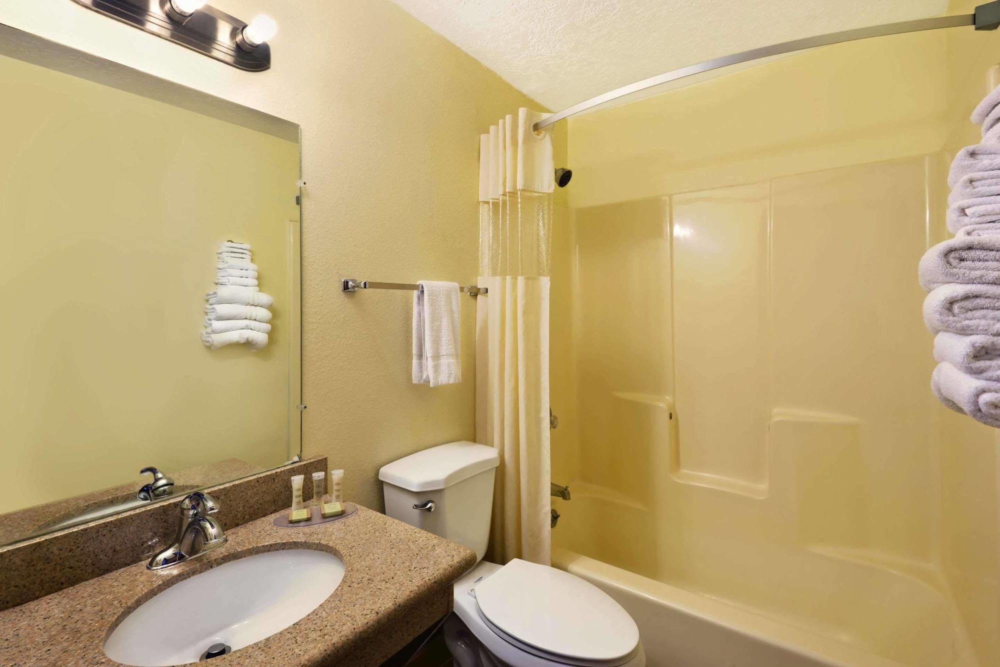 Hotel Super 8 By Wyndham - White Sands