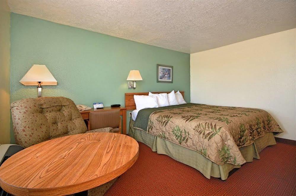 Super 8 By Wyndham - White Sands 2*