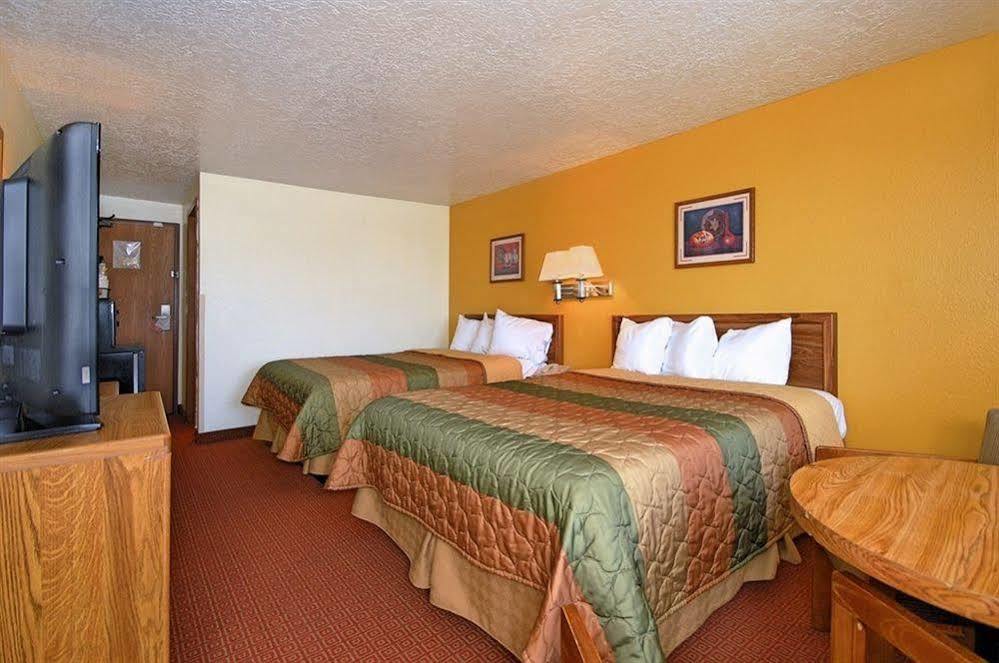 Super 8 By Wyndham - White Sands Hotel 2*