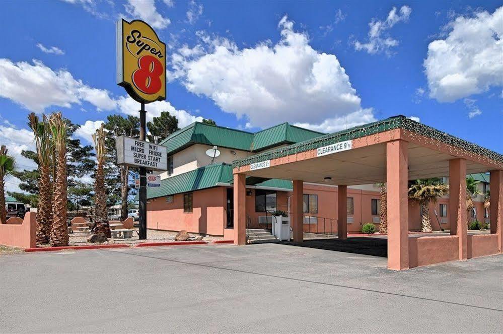 Super 8 By Wyndham - White Sands Hotel 2*